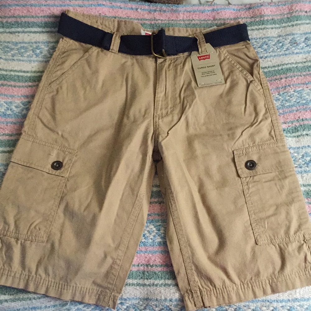 Levis khaki cargo shorts with belt nwot